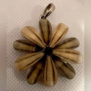 Flower pendant | ladies necklace